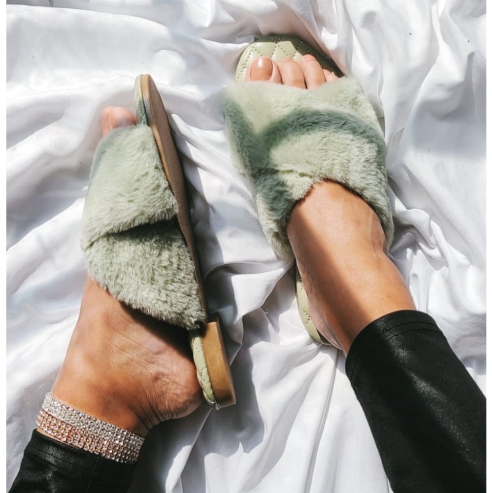 🚨LAST CHANCE// Mint fur slides - Picture 5 of 6